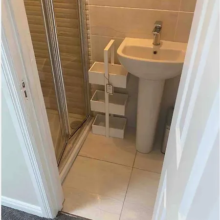 Three Bedroom Town Centre アパート