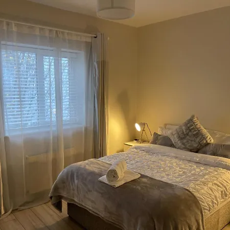 Three Bedroom Town Centre アパート *