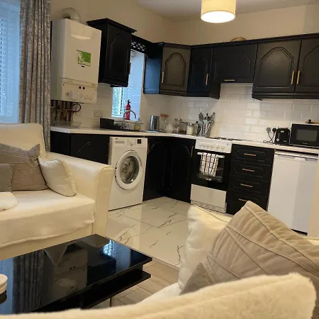 Three Bedroom Town Centre アパート *