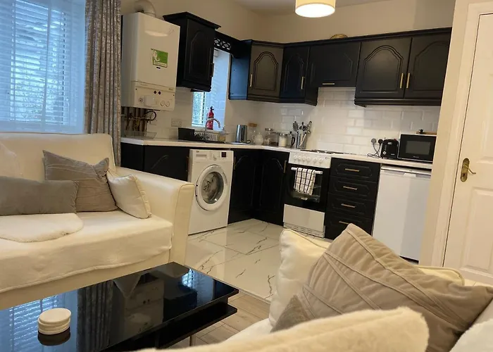 Three Bedroom Town Centre Apartment *